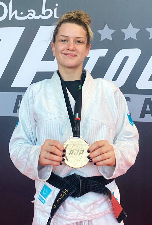 Eliana Carauni, cinturón negro de Positive Jiu Jitsu